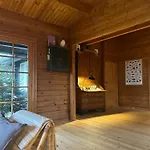 펜션 Log House In The First Row At The Sejero Bay *