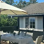펜션 Log House In The First Row At The Sejero Bay Tjørneholm