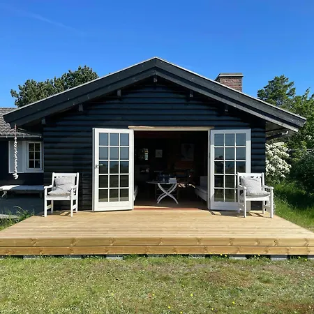 Log House In The First Row At The Sejero Bay 펜션